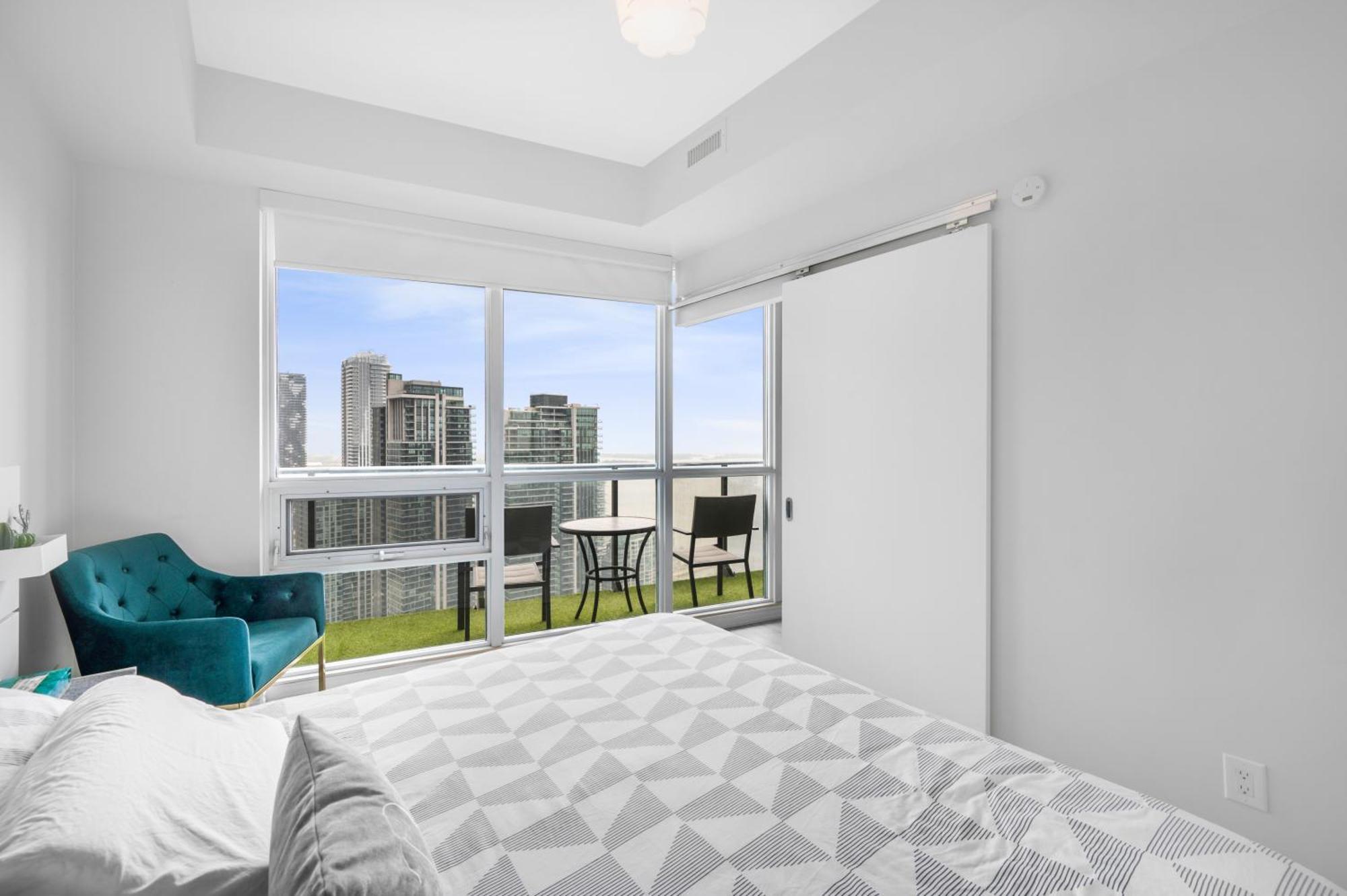 Luxury Downtown Toronto 2 Bedroom Suite With City And Lake Views And Free Parking المظهر الخارجي الصورة