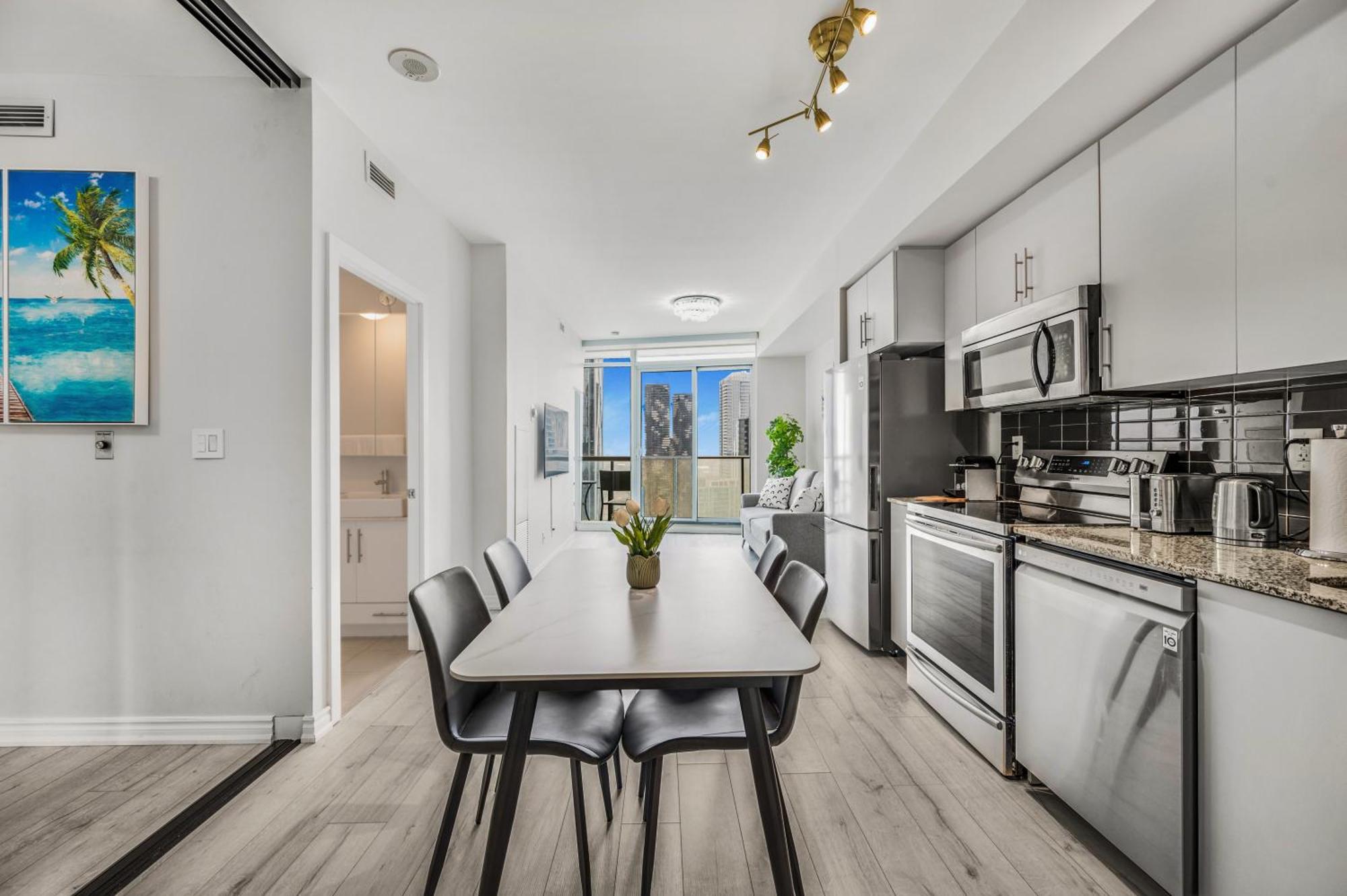 Luxury Downtown Toronto 2 Bedroom Suite With City And Lake Views And Free Parking المظهر الخارجي الصورة
